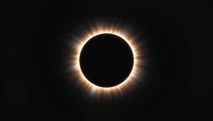 Eklipse totalaren eguna heldu da