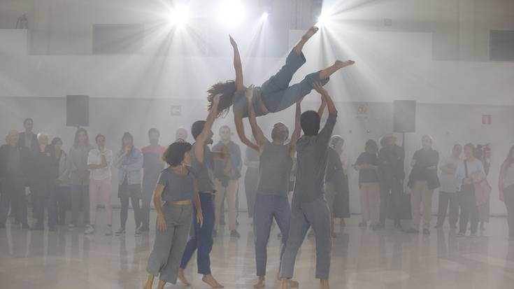 'EzBerdin Berdinak' hausnarketa sortzaileko ikuskizunerako sarreren zozketea