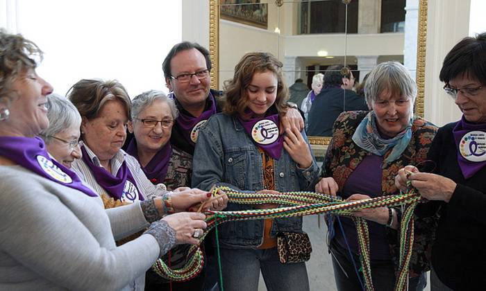 Eguenean Zeanurin eskaintzekoak ziran 'Ahizpatasun hariak' dokumentala atzeratu dabe