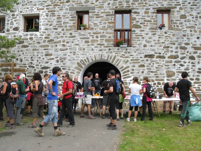 Zeanurin, ermitarik ermita, auzunerik auzune