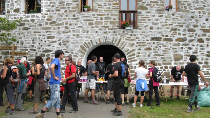 Zeanurin, ermitarik ermita, auzunerik auzune