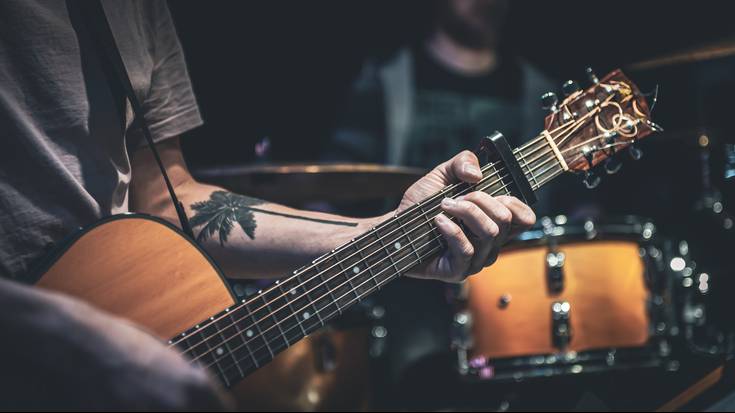 Mikrofono irekiko emonaldirako izen-emotea zabalik Areatzan