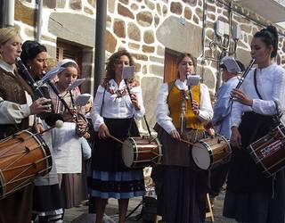 Badagoz salgai Areatzako Euskal Jaiko bazkarirako txartelak