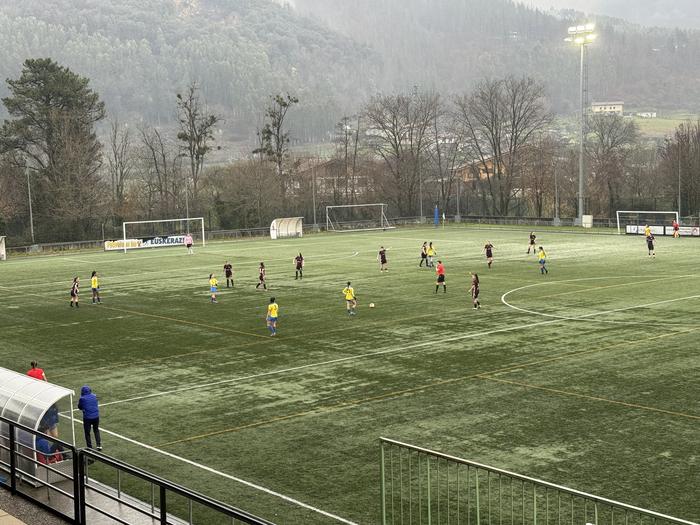 Bardindu arren andrazkoen Arratia Ak lidertzan segiduten dau