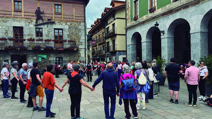 Belaunaldiarteko agurreko kantuan parte hartzeako deia egin dabe
