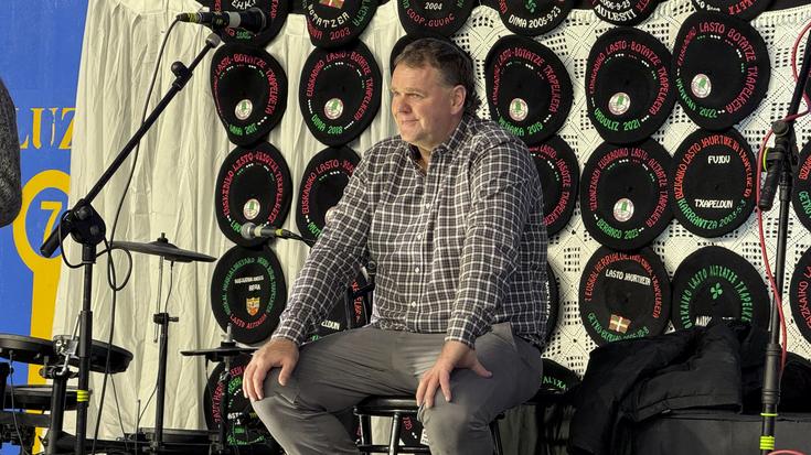 Bere 72 txapel eta ehundaka lagunen babespean egin jakon omenaldi hunkigarria Jose Martin Bustinza “Tubi”-ri