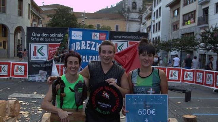 Bizkaitar taldeak irabazi dau andrazkoen triatloia