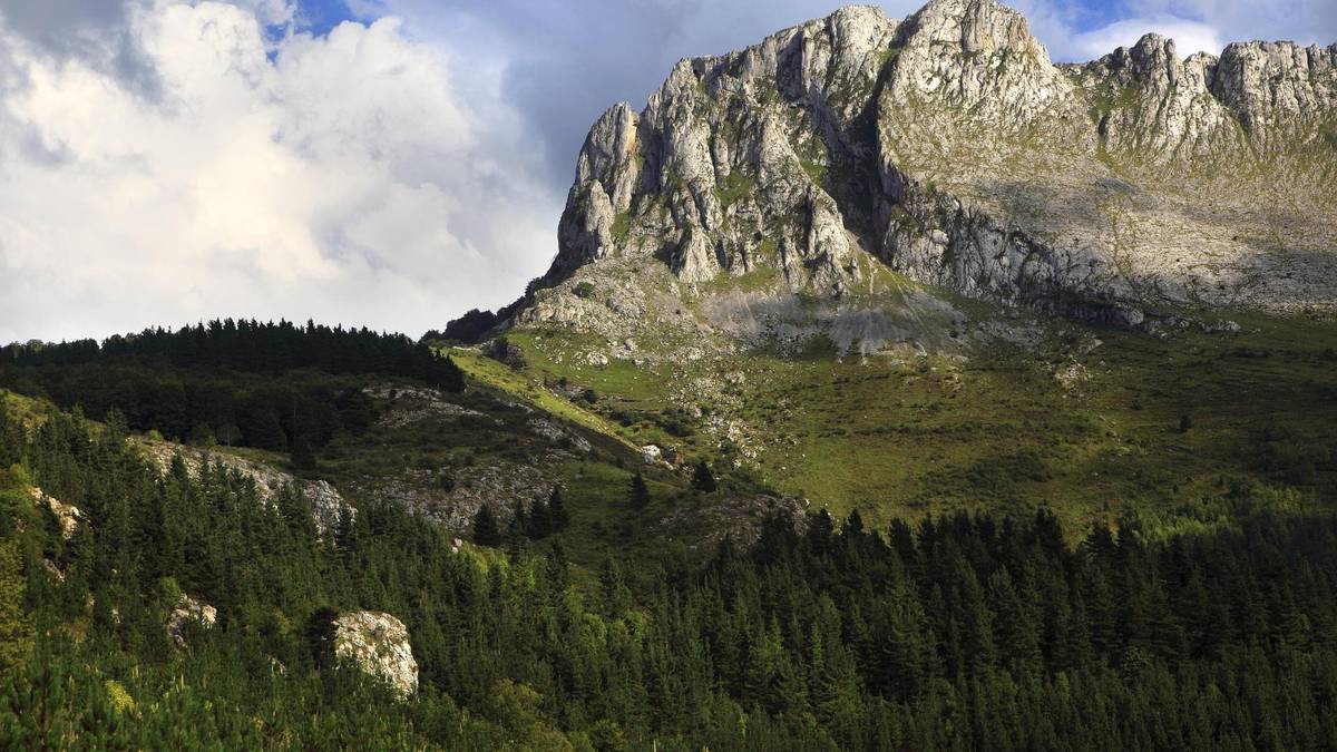 Gorbeia: denporea gelditzen dan babeslekua Aste Santuan