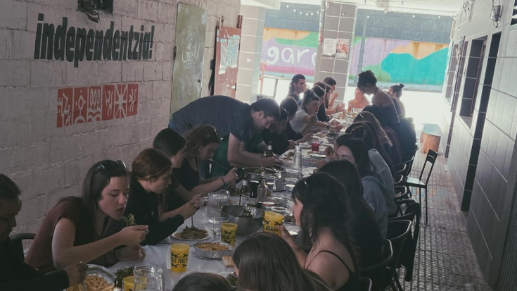 Axular zabalduko dau Ernaik