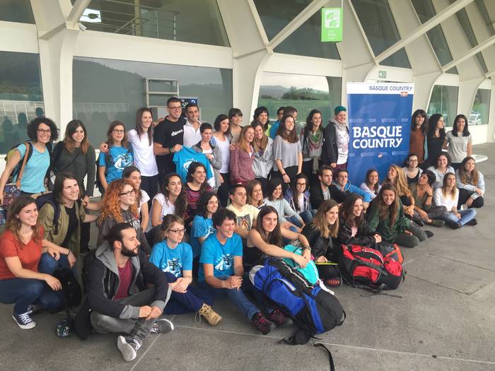 Hegoaldeko herrialdeetara kooperante moduan joateko deialdia egin dau Jaurlaritzeak