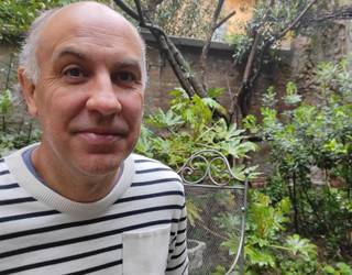 Ignazio Mendiola soziologoak migratzaile eta disidenteen "ehizaz" egingo dau berba Artean