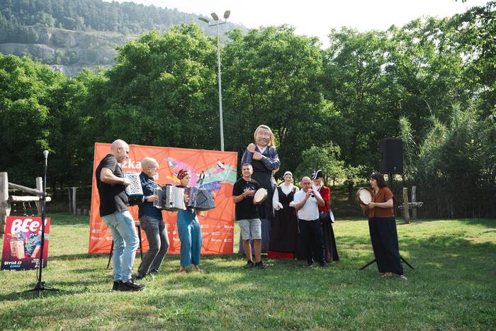 Salgai dagoz Bizkaiko Erromeria Eguneko herri bazkariko txartelak