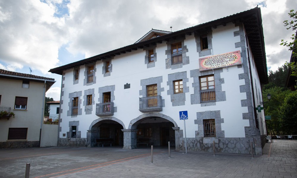 Gazteentzako batzarra Zeberion