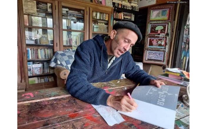 'Sorgina, banaiz' Asisko Urmenetaren dokumentala bihar Diman