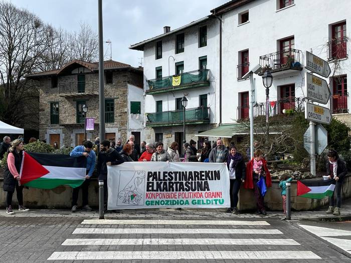 Gernika-Palestina plataformak gaur udaletxeen aurrean mobilizetako deia egin dau