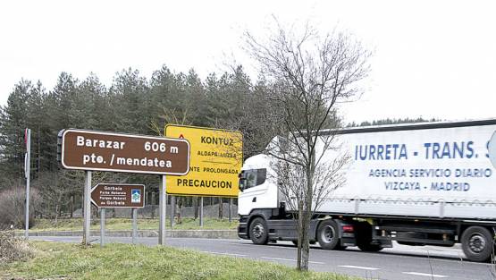 Trafikoa zarratu dabe Barazarreko portuan istripu bategaitik