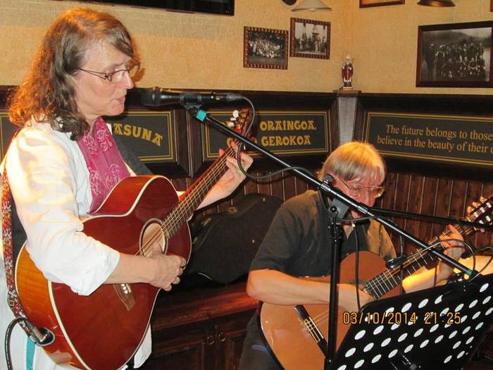 Eguenean Poesia Hegalaria eta zapatuan Oktoberfest egongo dira The Quiet Cornerren