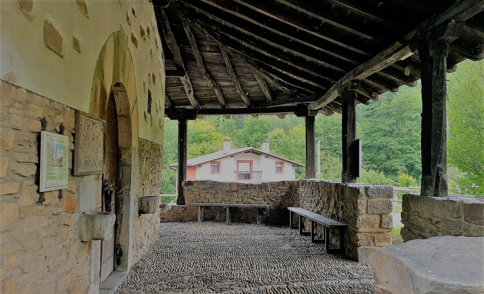 Mezea eta erramu bedeinkapena bihar Zeberioko Santa Kurtze ermitan