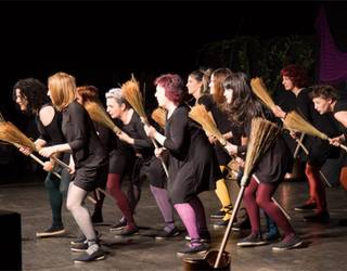 Etzanderak andra taldearen atzen jantzaldia