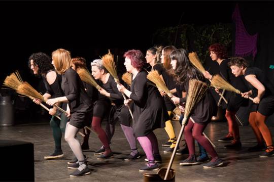 Etzanderak andra taldearen atzen jantzaldia