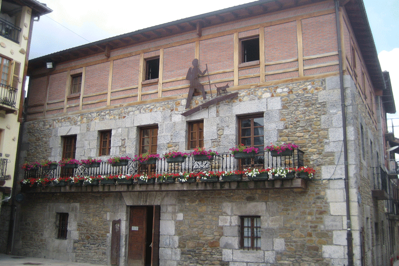 Atzen astea Areatzako Parketxean Karsta eta espeleologia erakusketea ikusteko