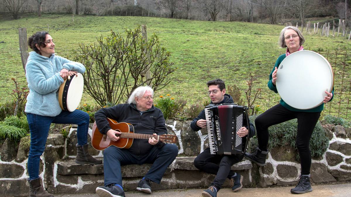 Saint Patrick eguna Zeanurin: Sweet Winds taldeak Euskal Herria eta Irlanda musikaz lotu gura dau
