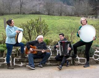 Saint Patrick eguna Zeanurin: Sweet Winds taldeak Euskal Herria eta Irlanda musikaz lotu gura dau