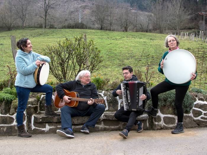 Saint Patrick eguna Zeanurin: Sweet Winds taldeak Euskal Herria eta Irlanda musikaz lotu gura dau