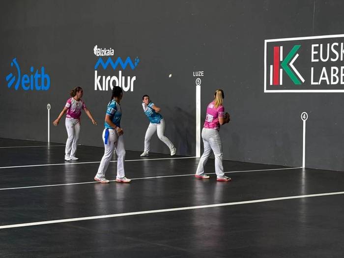 Amaia Aldai eta Miriam Arrillagak irabazten hasi dabe Plazandreak