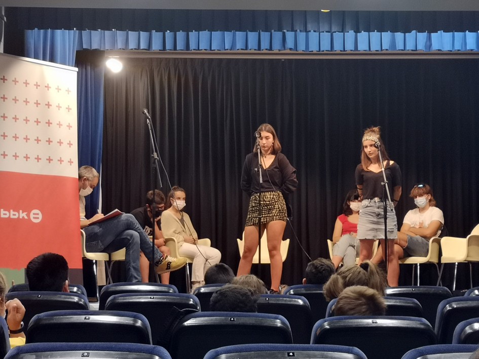 Arratiako taldeak ez dau aurrera egin Bertsolari Gazteen XXIX. BBK Sariketan