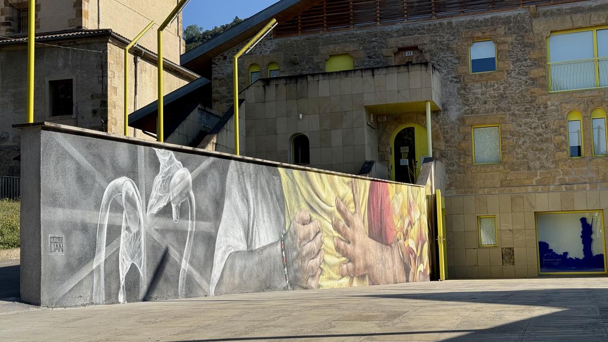 Lian Monserratek beste mural bat margoztu dau Lemoan