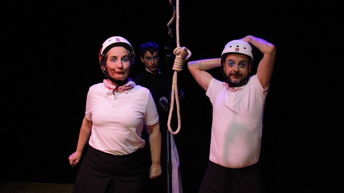 Identidadearen bila, Lasarte Aretoko oholtzan