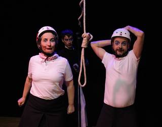 Identidadearen bila, Lasarte Aretoko oholtzan