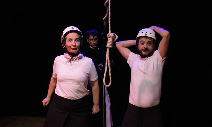 Identidadearen bila, Lasarte Aretoko oholtzan