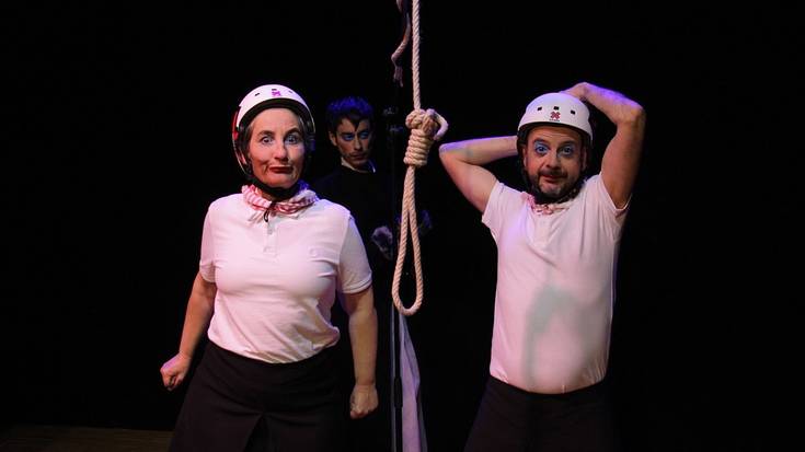 Identidadearen bila, Lasarte Aretoko oholtzan