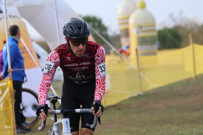 Podium bikotxa lortu eban Manu Quintanillak astegoieneko lasterketetan