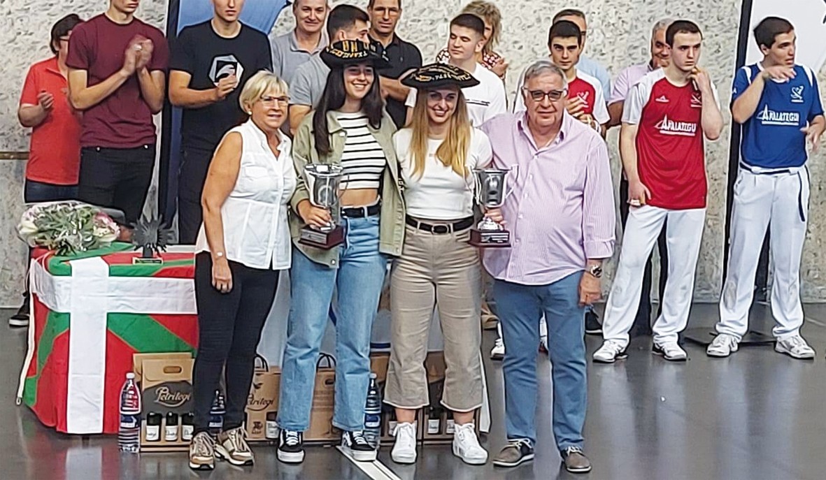 Aldaik eta Mendizabalek txapela jantzi dabe Donostian