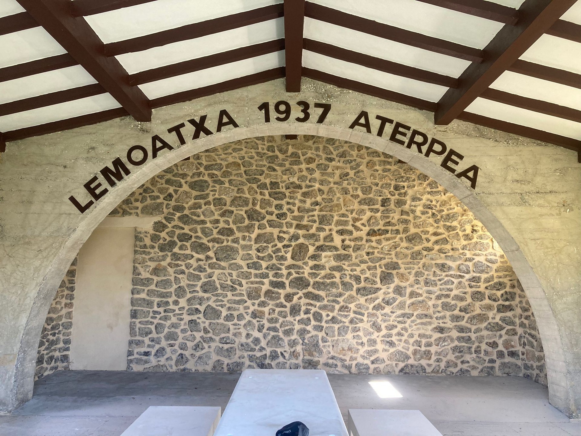 Frankistek Lemoatxan eregitako ermitea memoriaren aterpe bihurtu dau Udalak