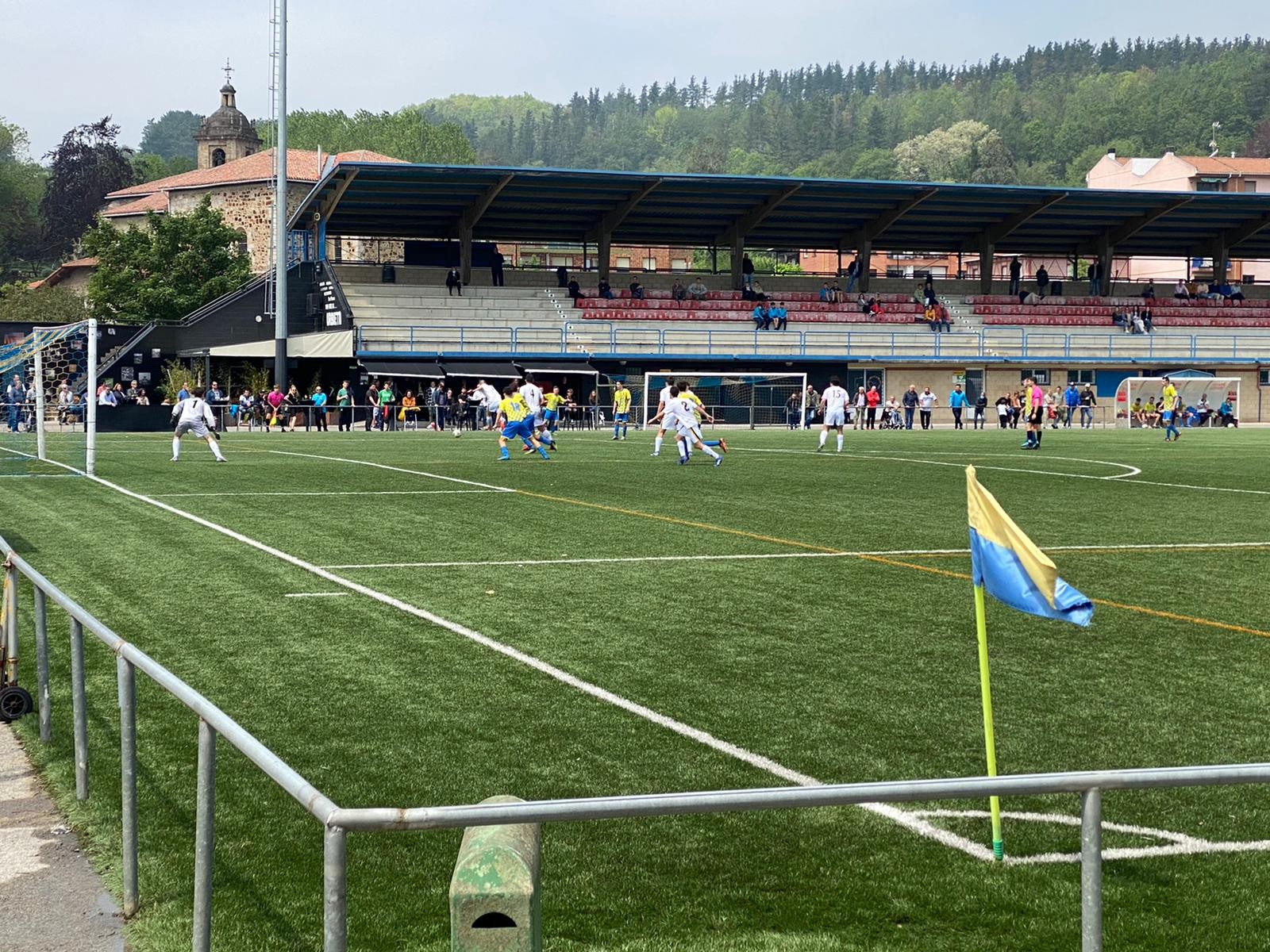 Bueltan da futbola Urbieta eta Arlonagusian