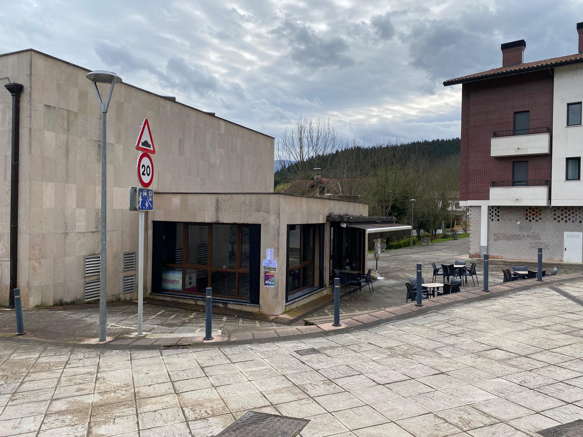 Arantzazuko Herriko Taberna alokairuan hartzeako pleguak eskuragarri dagoz