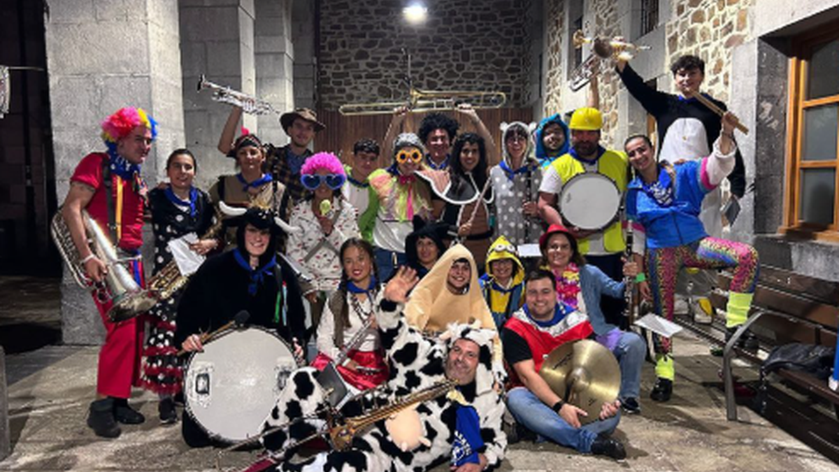 Areatzako kuadrillen kalejiran izena emoteko epea zabalik