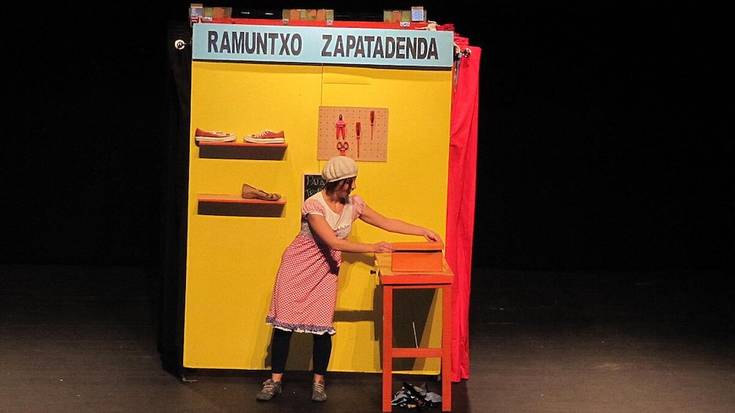 Patata Tropikala konpainiak umeentzako antzezlana dakar Kotxepinera