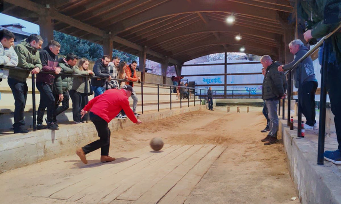 Arratiako Komarkaleko Bola Txapelketea aurrera doa