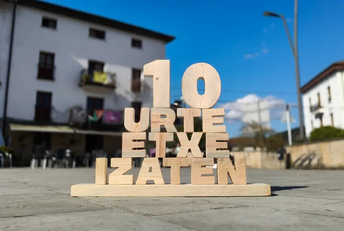 Bigarren eskuko eta truke azokea Artean