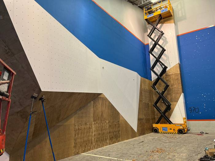 Lemoako Udalak Boulder rokodromoaren lehen zatia instalau dau
