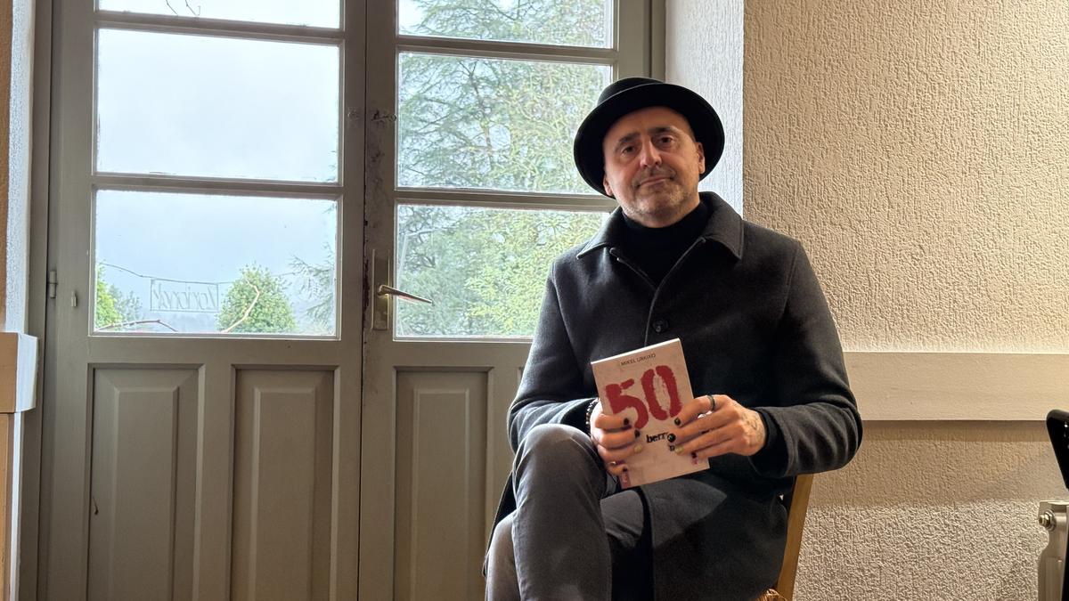 Bere bigarren poema liburua argitaratu dau Mikel Urkixok: ‘50 (berrogeita hamar)’