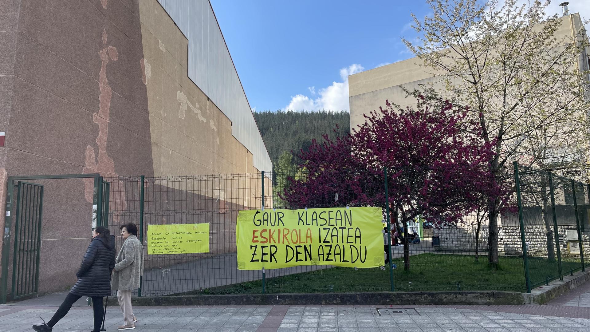 Arratiako guraso alkarteek irakasleen grebeagaz bat egingo dabe