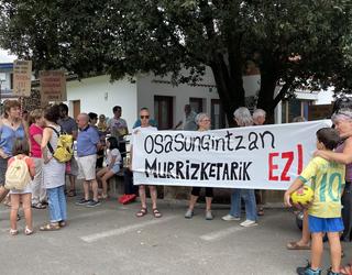 Mediku eta erizain zerbitzua egunero mantenidutea aldarrikatu dabe arteaztarrek