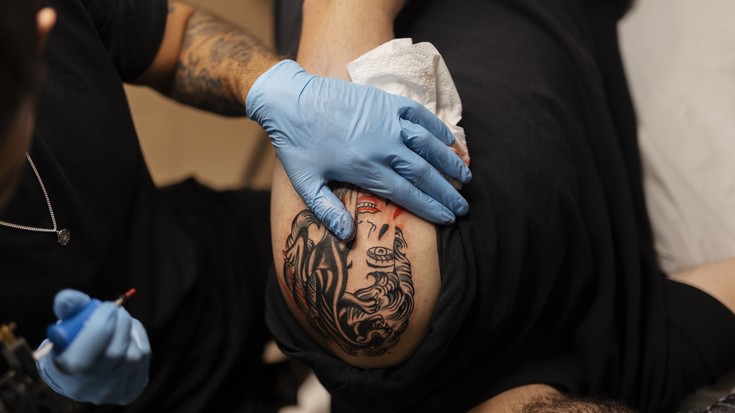Tattoo Circus ekitaldia aurrera eroateko lanegun irekiak Kiñu Gaztetxean