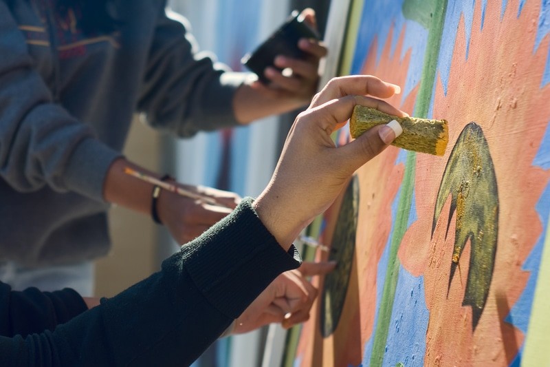 Korrikarako muralaren margoketea Artean